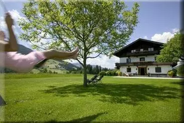 ユースホステル Berghütte Burgweghof Jugendgästehaus