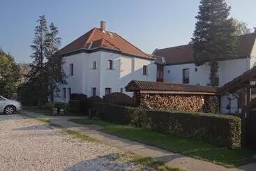 Bed and Breakfast Holló Panzió