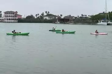 Motelli White Sands Inn, Marina, Bar & Grill