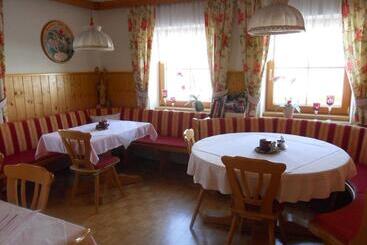 ペンション Gästehaus Macheiner