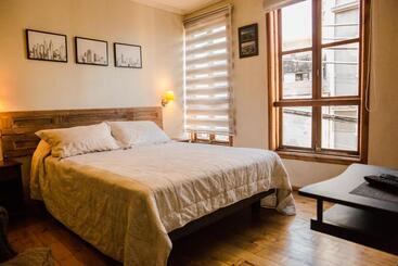 پانسیون Hostal Mito