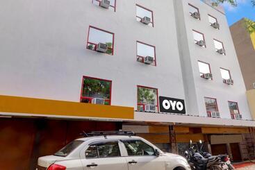 Collection O Hotel Colossal Inn