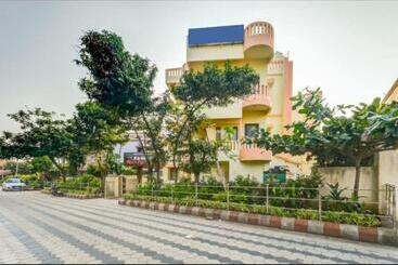 Hotel Moon Chakra Tirtha Road Puri
