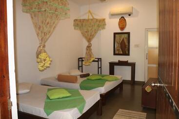 בית מלון כפרי Holiday Inn Polonnaruwa