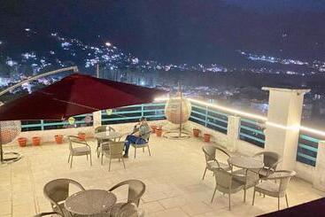 هتل Mountain Meadows