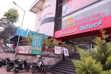 Hotelli Smilestay Sri Sai Ram Suites