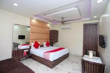Oyo 81037 Hotel Shree Madhav Regency