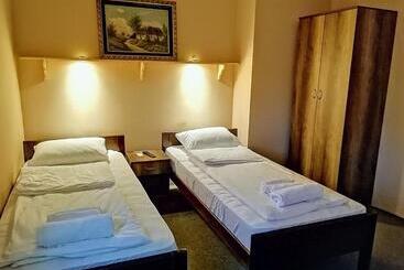 تختخواب و صبحانه Lovački Dom