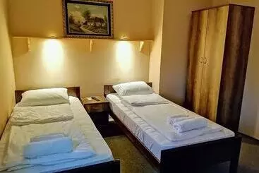 تختخواب و صبحانه Lovački Dom
