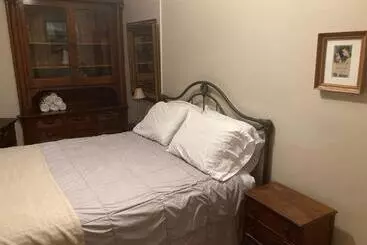 ベッドアンドブレックファースト Queen Bed With Shared Bathroom In Lakeview   2b
