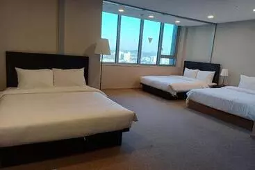 Hotelli The Triny Urban Suites