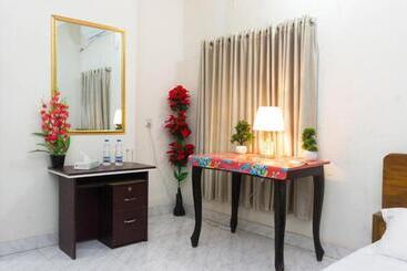 هتل White House International