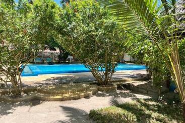 Hotel Laguna Palace Michamvi Kae