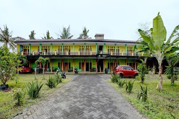 Otel Spot On 92827 Anisah Adil Homestay Syariahnearsmart Kampung Desa Pakistaji