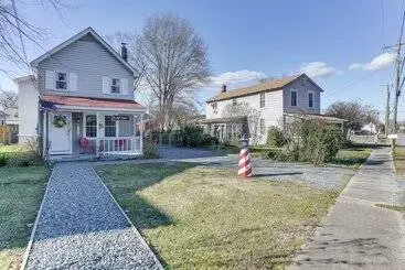 Adorable Cottage: Fire Pit, Walk To Colonial Beach