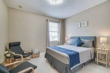 Mökkimajoitus Hot Tub + Fire Pit: Spacious Cape Coral Oasis!