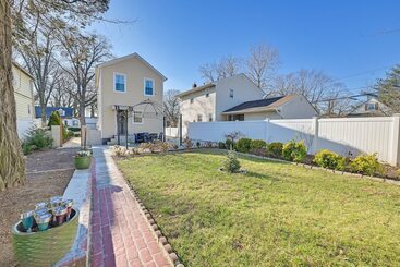 コテージ Charming Valley Stream Home: 24 Mi To Central Park