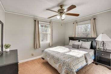 קוטג'' Greenville Home W/ Private Yard Near Downtown!