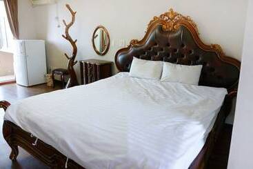 Jeju Oedolgaenara Pension & Guesthouse