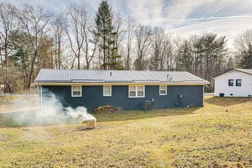 Mökkimajoitus Pet Friendly Morganton Home W/ Large Backyard!