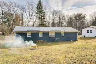 Mökkimajoitus Pet Friendly Morganton Home W/ Large Backyard!