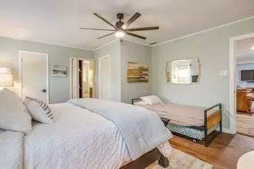 コテージ Waterfront Gordon Retreat W/ Hot Tub & Boat Dock!