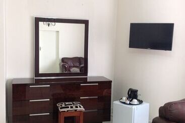 هتل Cypress Executive Lodge