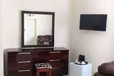هتل Cypress Executive Lodge