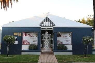 פנסיון Aletheim Guest House Collection