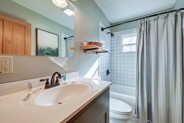 بيت ريفى Bryson City Cabin: Deck & Mountain View Hot Tub