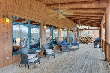 بيت ريفى Lakefront Custom Built Mentone Home: Game Room!