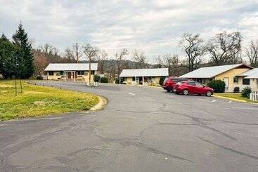 Отель Quality Inn & Suites