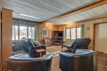 茅舍 Lakefront Townsend Cabin W/ Fire Pit & Dock!