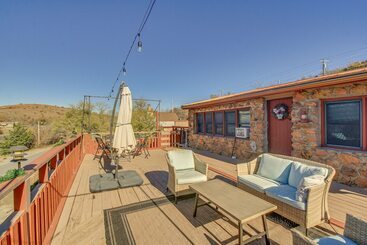 Vidéki Ház Medicine Park Getaway: Kayaks, Deck & Mtn Views!