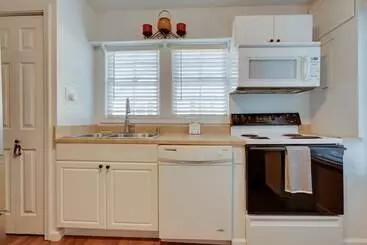Vakantiehuisje Pet Friendly Lancaster Home W/ Fenced Yard!