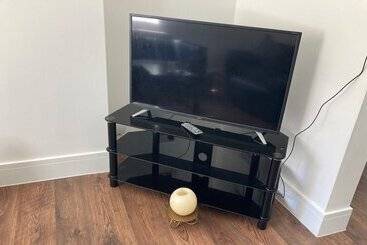 Residência Lovely 4 Bed House In Central Wolverhampton