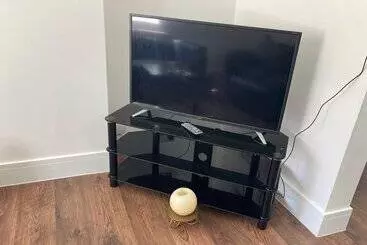 اقامتگاه Lovely 4 Bed House In Central Wolverhampton