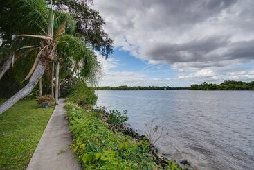 کلبه Riverfront Fort Myers Estate W/ Boat Dock & Lift!