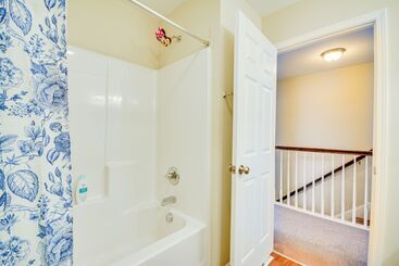 بيت ريفى Charming High Point Home W/ Yard: 4 Mi To Hpu!