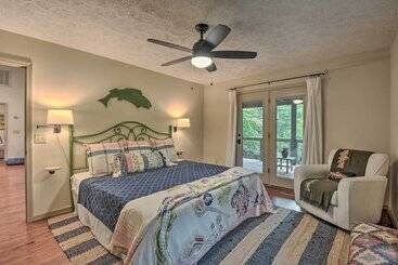 Dom wiejski Cozy Clayton Cabin W/ Deck & Mountain Views!