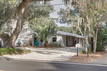 Cozy St Simons Island Cottage Close To Beaches!