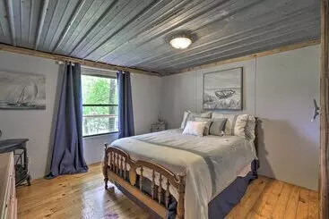Mökkimajoitus Lake Sinclair House W/ Lake Access & Kayaks!