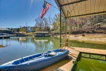 קוטג'' Lovely Lake Hartwell Retreat With Dock & Grill!