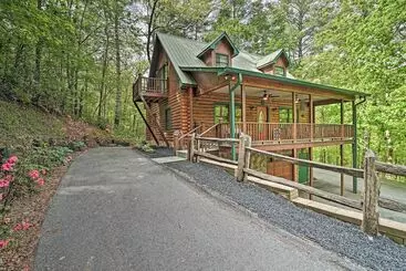コテージ Luxury Clayton Cabin W/ Expansive Deck & Grill!