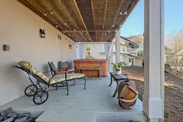 Luxury Lakefront Hiawassee Cottage W/ Boat Dock!