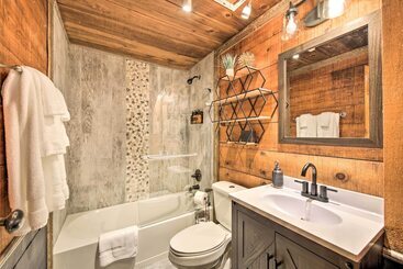 קוטג'' Charming Blue Ridge Mountain Cabin W/ Hot Tub