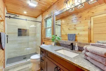 Mökkimajoitus Pet Friendly Cabin W/ Hot Tub In Mineral Bluff!