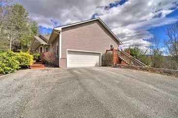 Mökkimajoitus Stunning Sky Valley Home W/ Mountain Views!