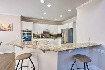 Mökkimajoitus Updated Mableton Home ~ 14 Miles To Downtown Atl!