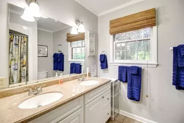 Mökkimajoitus Waterfront Baisden S Bluff Home W/ Dock & Views!